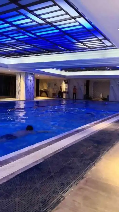 并州饭店·康体部(游泳馆)-"水质很干净～不是很大,不过够游了～最