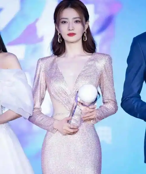 10版《红楼梦》女子超多 看李沁,徐璐,阚清子……美照高光时刻_蒋梦婕