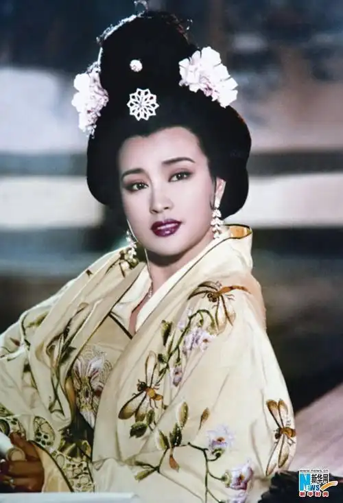 先让我们看看武则天的属性吧: 容貌长相:能让皇帝垂青和皇帝他爸召进