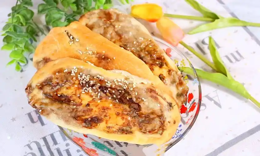 女子第一次做湖北荆州的一道美食公安锅盔又香又脆就是不薄