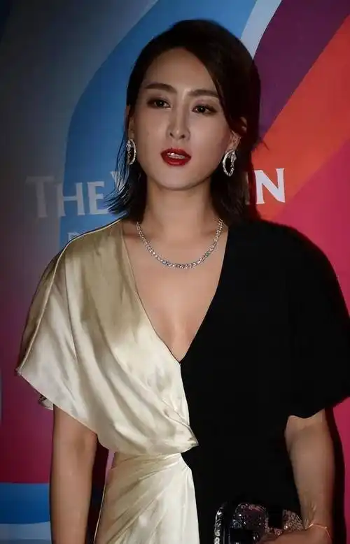 "无戏可拍"马苏:力挺李小璐遭遇打脸,给孔令辉戴帽子被赶出家门