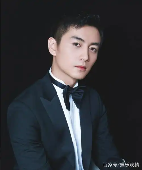 陈晓陈妍希夫妻携手走红毯,陈妍希身材发福成亮点