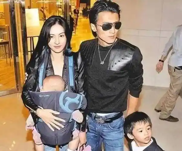 谢霆锋大儿子被传恋46岁女教练张柏芝疑气极住院神隐3个月这恋爱传闻