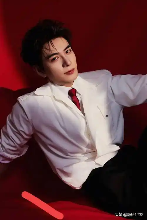 内娱最帅男艺人排名,任嘉伦15,邓为第9,肖战第4,宋威龙第5_王一博