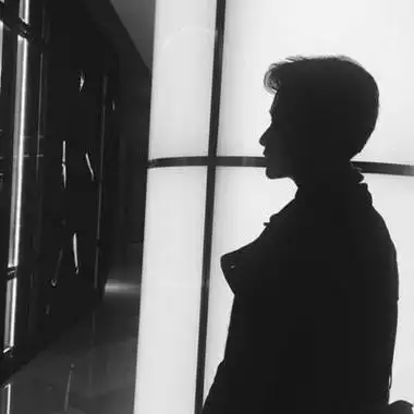 高清低调黑白男生头像好看高清的低调黑白头像男生图片