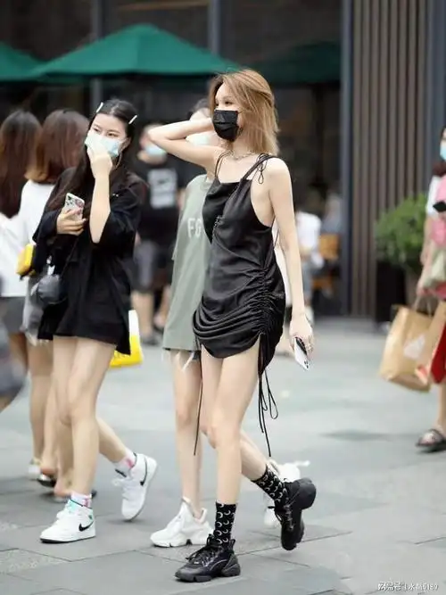 为什么街拍摄影师都喜欢去成都太古里一句话美女多