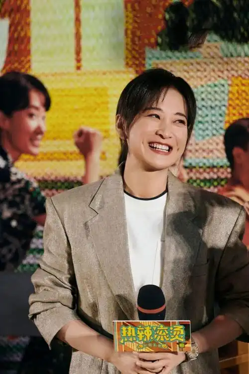 《热辣滚烫》:贾玲减重一百斤,可女主的蜕变不止于此_腾讯新闻