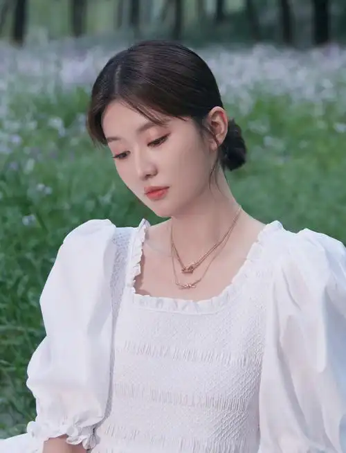 乔欣写真大片曝光妆容精致气质满分