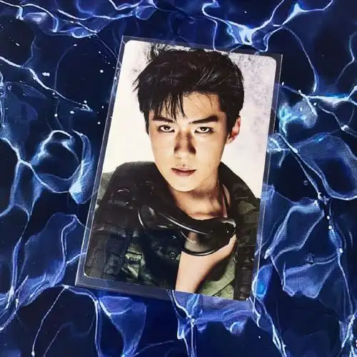 吴世勋最不会小卡自拍的爱豆