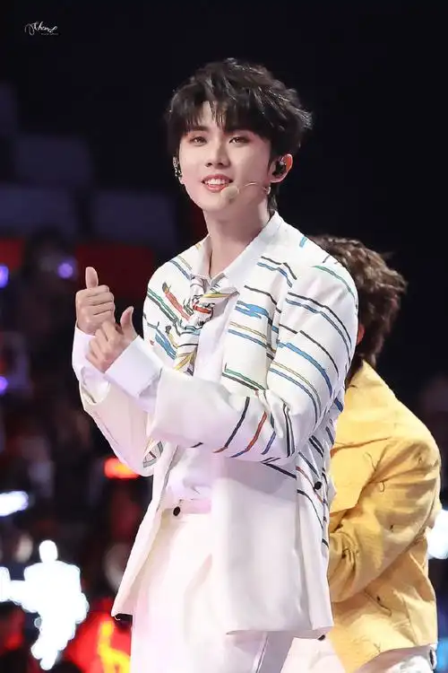 马嘉祺叁重楼暨出道四周年演唱会