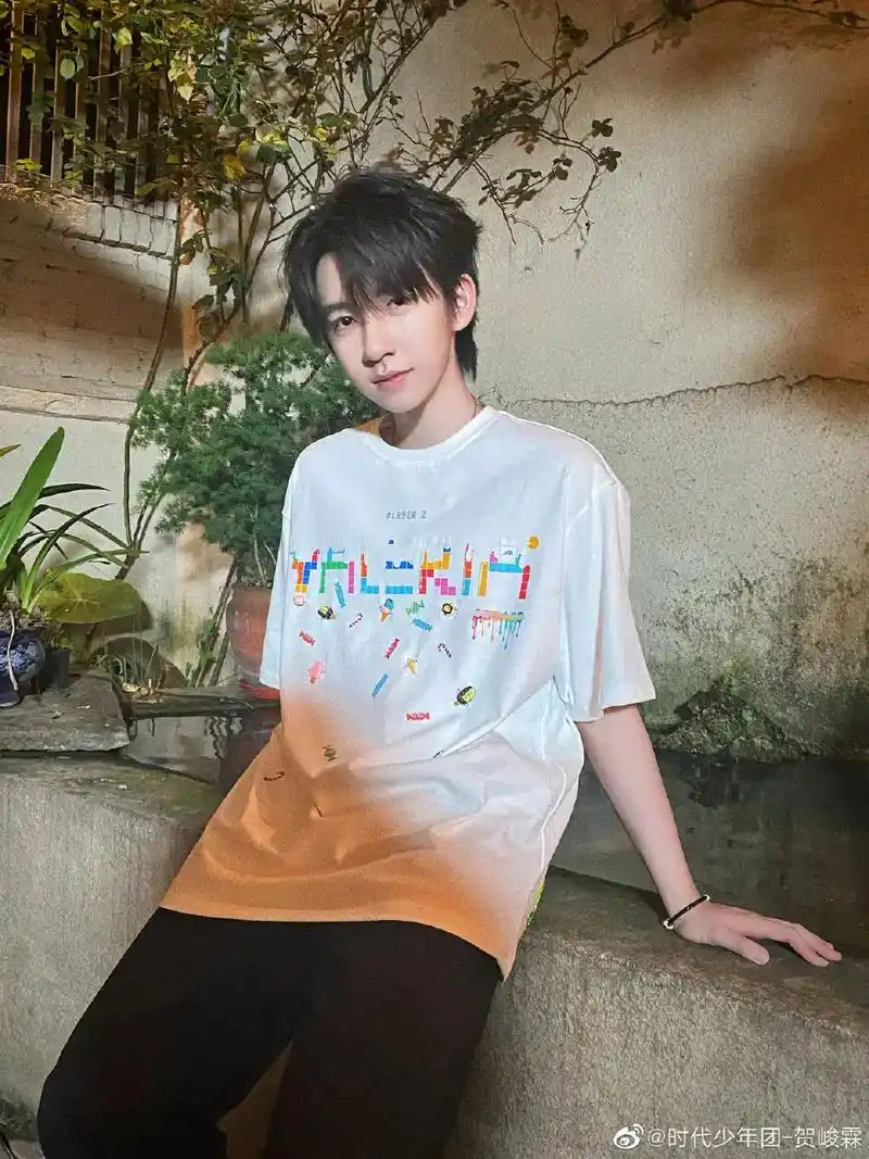 贺峻霖 贺峻霖小盆友,18岁生日快乐! 成都很大, 深海很 - 抖音