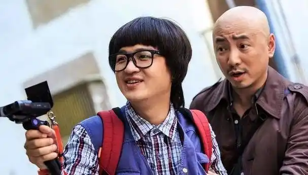 2015年,他和徐峥共同出演的《港囧》电影上映,从此他迅速走红,成为