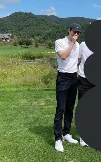 吴世勋上身身材