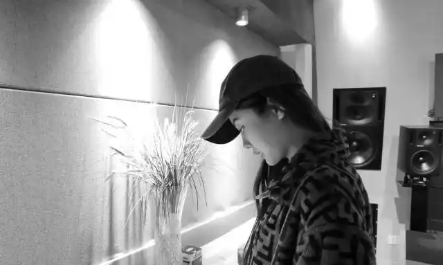 银河少女团正式成团,录音棚准备出道歌曲!