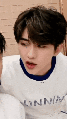 蔡徐坤被郑恺套路包100场电影 孩子是个小糊涂蛋该怎么办!