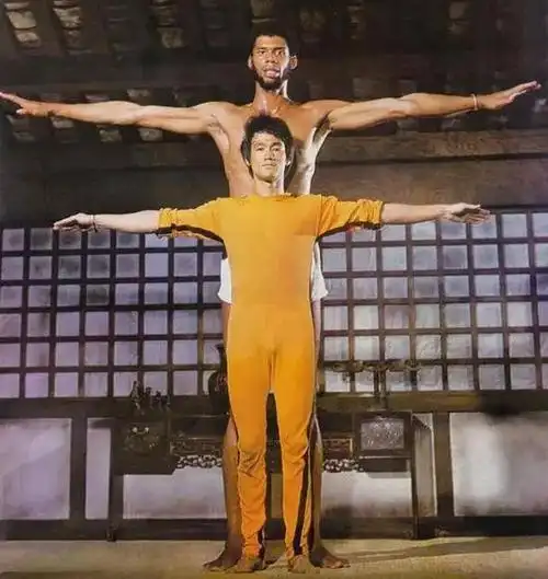 猛料!李小龙妻子曾一脚将nba巨星给踹飞