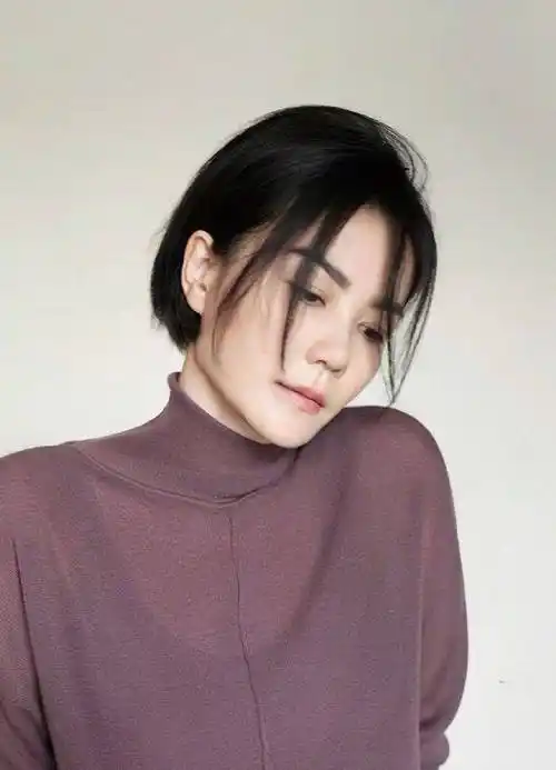 51岁王菲终于换风格?