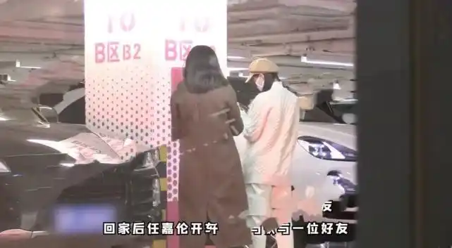 任嘉伦带老婆去商场购物聂欢一身白衣脸超小夫妻俩感情很甜蜜