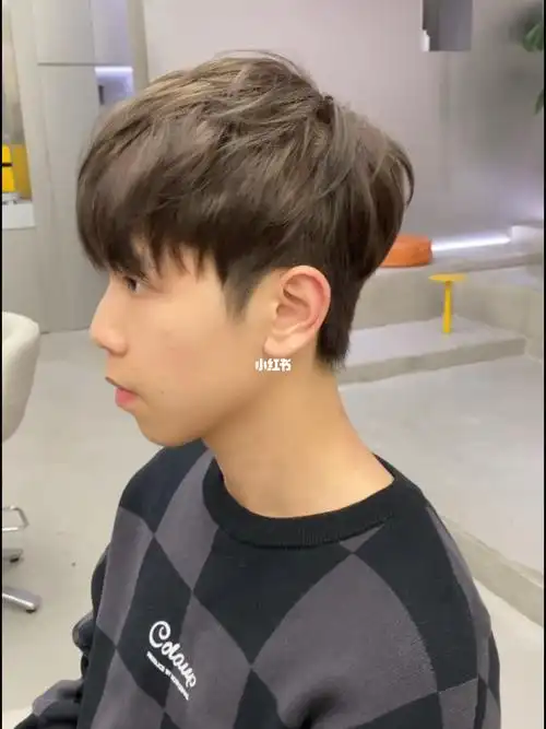 男士微分70凌乱感碎盖发型推荐