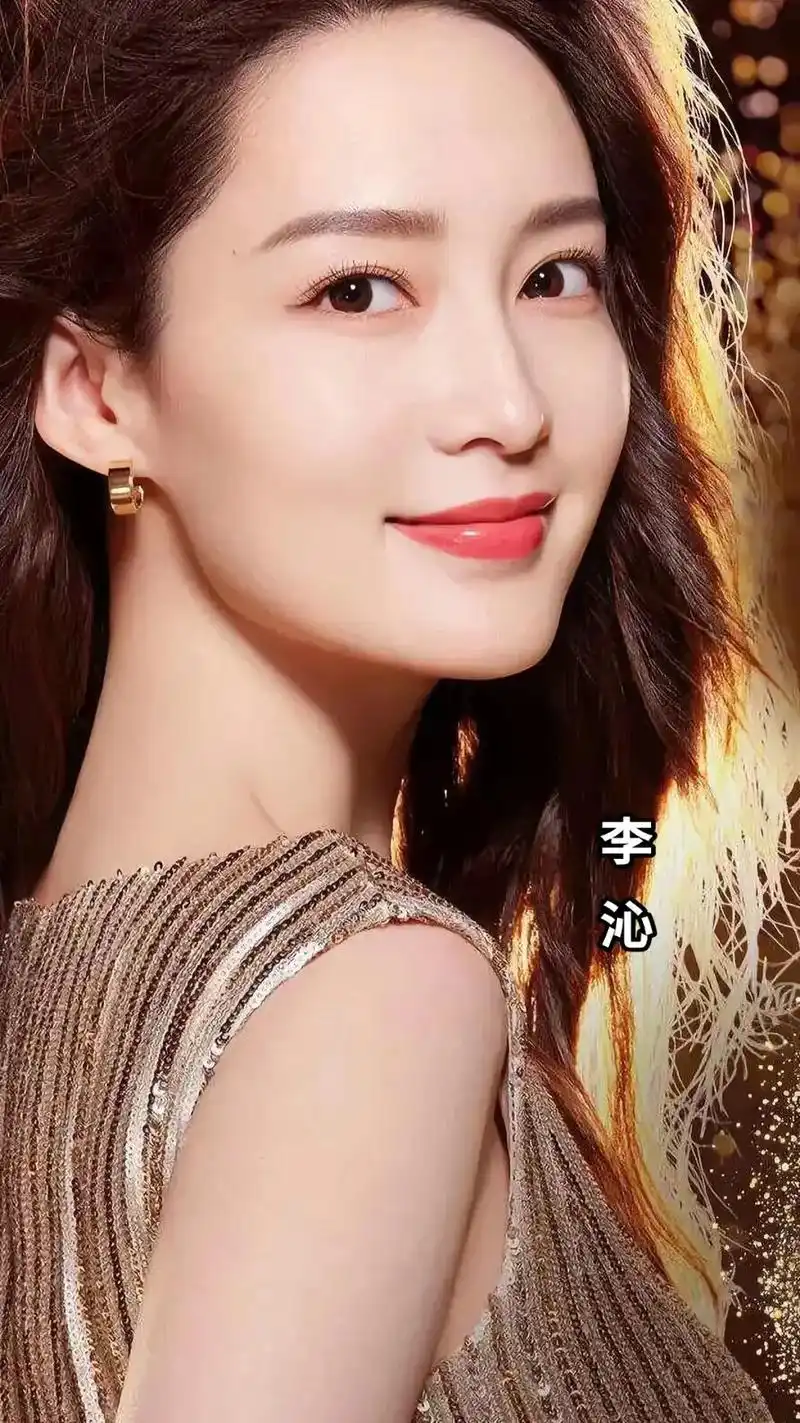 李沁.#丰满性感大长腿 李沁,1990年9月27日出生于江苏 - 抖音