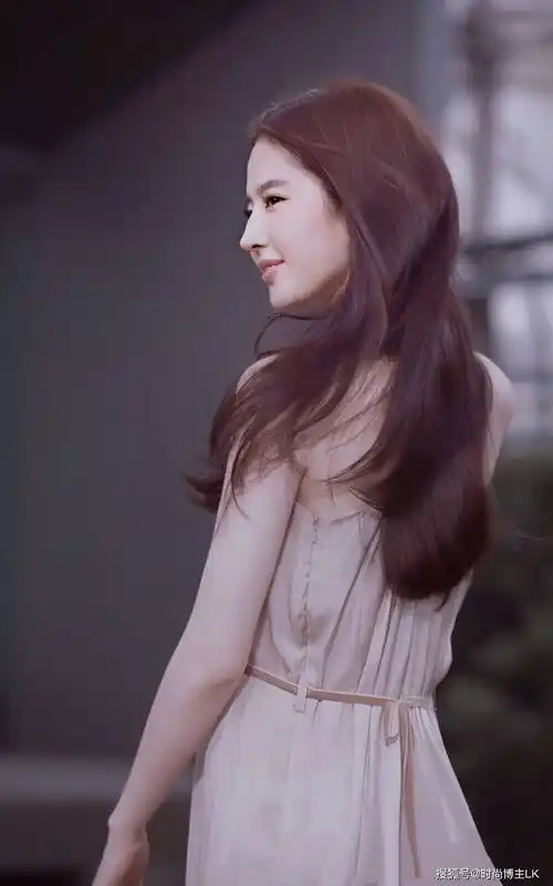 刘亦菲12年前广告照被疯传,素的不能再素,才知道啥叫纯天然美女