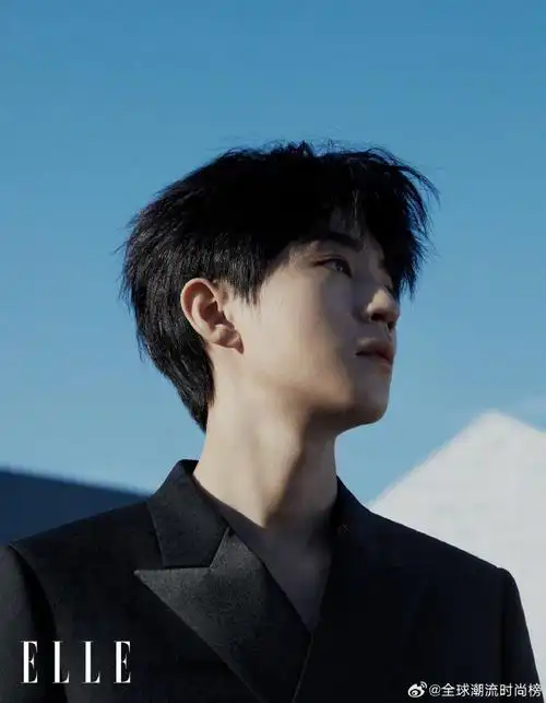 王俊凯elle四月刊封面##elle中法特别策划