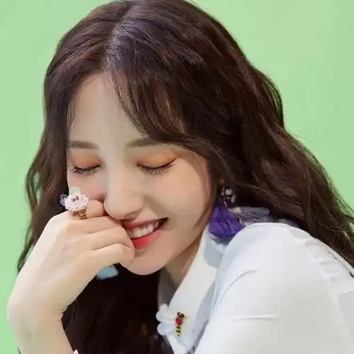 甜蜜开心女生头像图片万千星辰都不及你的深情动人