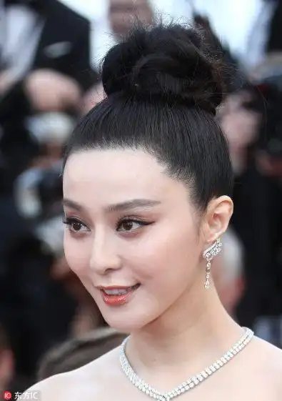 这届戛纳了不得 明星"妆"的一个比一个美!