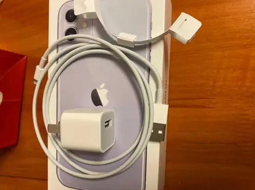 iphone11全新原装充电器加充电线,110包邮