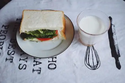 7/16 牛奶三明治