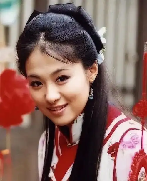 东北"宋慧乔",成熟美艳,古装封神,连孕照都丰满迷人