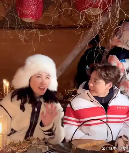 芭莎新主编镜头里的李易峰34岁依然年轻心无旁骛干饭太可爱