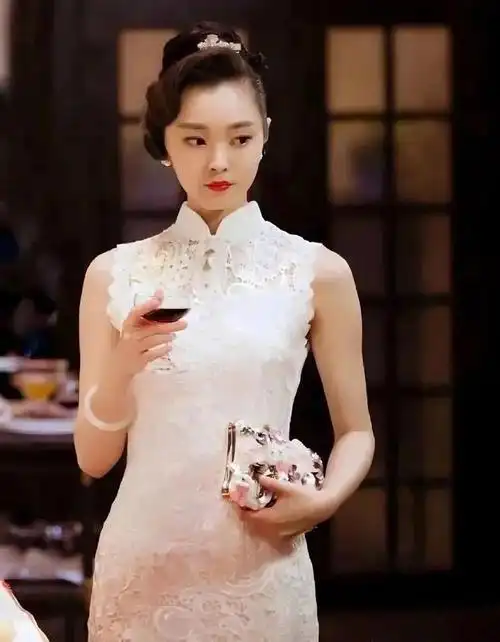 宋轶很适合穿旗袍就是因为她腰细腿长仪态也好676767