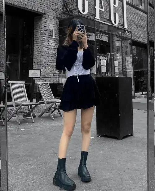 感,也让裙子的挑选拥有更多的发挥空间,无论是a字版的短裙还是半身裙