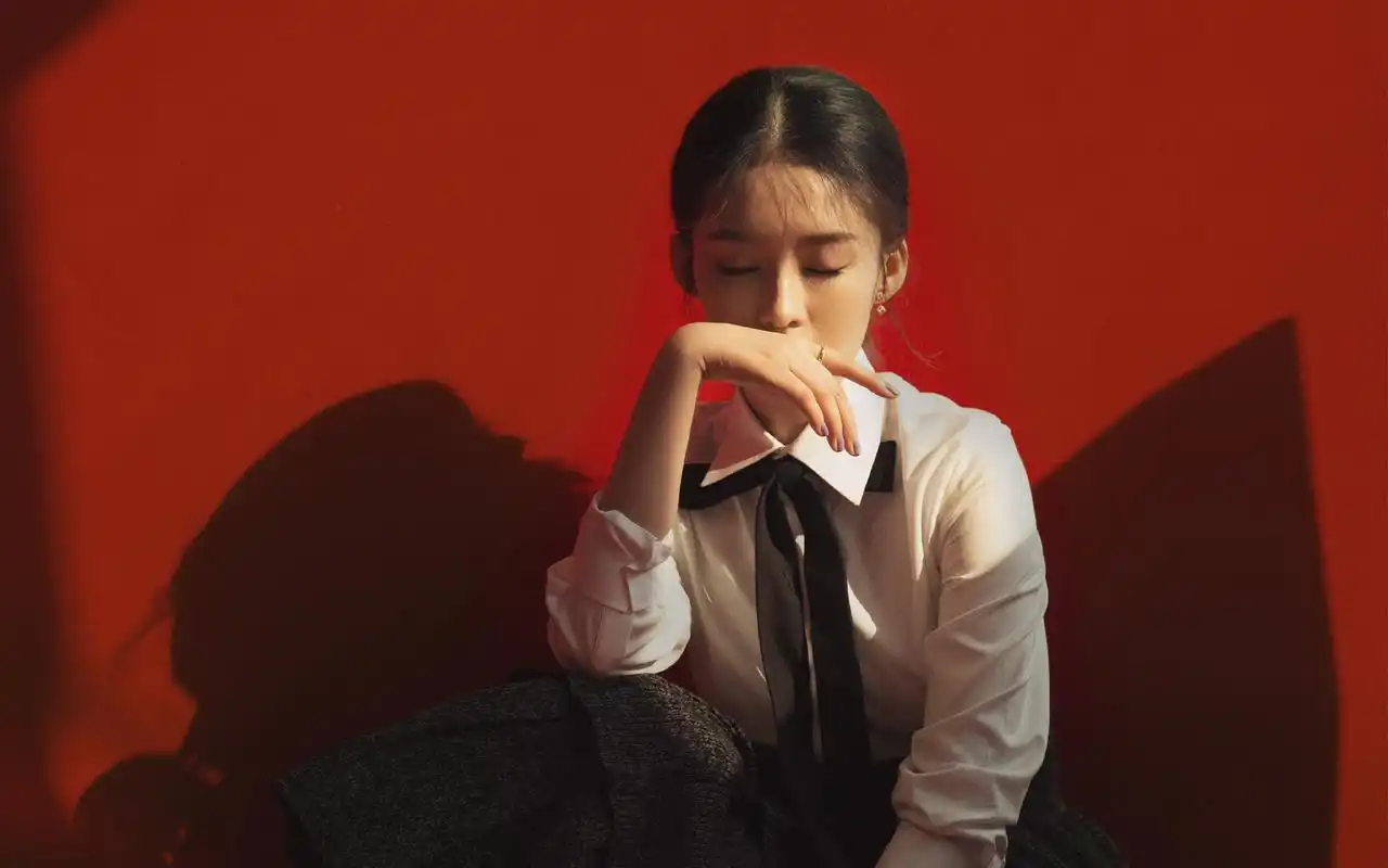 李沁性感时尚写真高清桌面壁纸