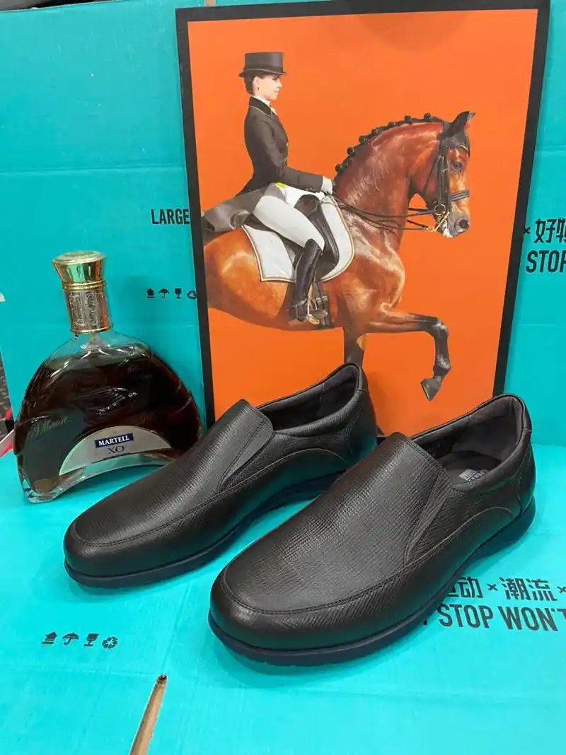 华强北外贸鞋子服装 实物体验店.正品西班牙高档品牌男鞋  轻 - 抖音