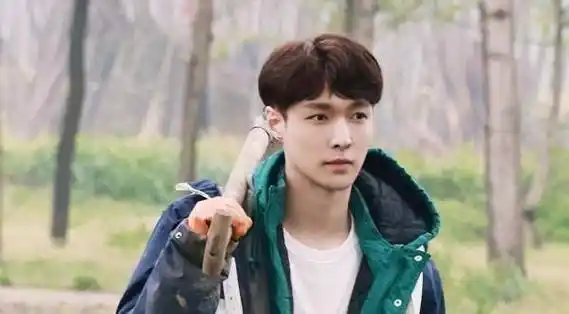 张艺兴犯错自责不已,却收获满满的温暖_何炅_自由_大家庭