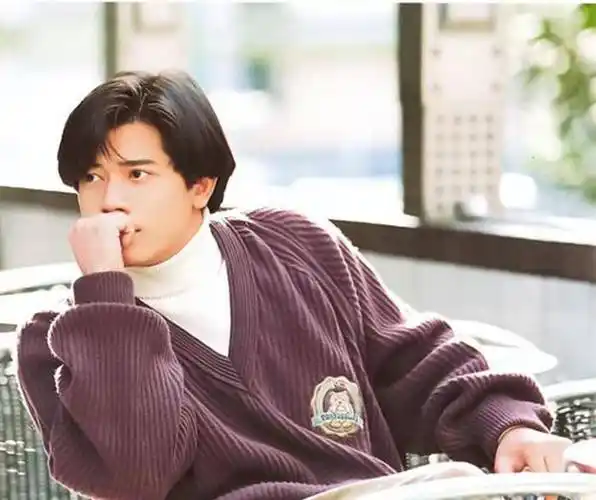 郭富城年轻时三七分配毛衣真帅与妻子方媛压马路身高是硬伤