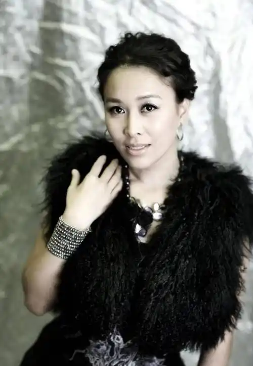 1988年,那英和王菲合作的一首《相约1998》成为了一代人的回忆,甚至一