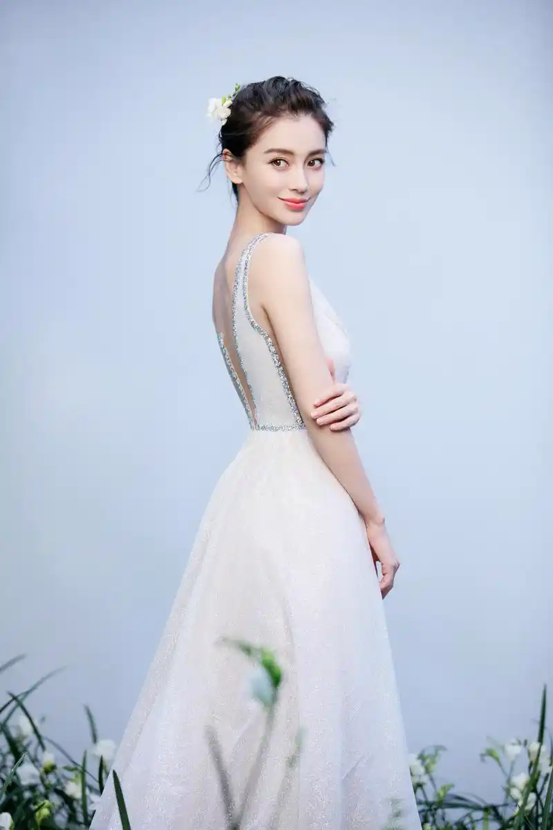 [angelababy][新闻]180801 angelababy官方八月行程图公开 又有新鲜