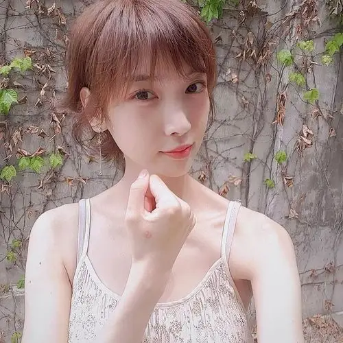 短碎发发型也这么可爱