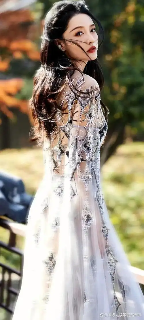 李沁性感写真壁纸让你心跳加速