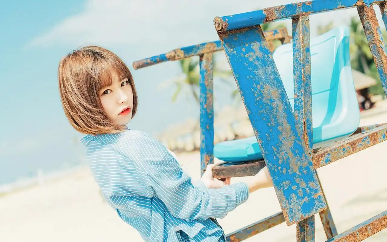 短发少女文艺小清新写真高清桌面壁纸