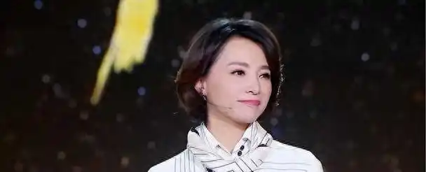 49岁董卿素颜和中年大妈无异虽然略显沧桑但却越看越有气质