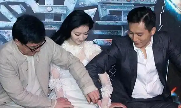 《神话》是一部2005年上映的中国电影,由成龙领衔主演,金喜善和李冰冰