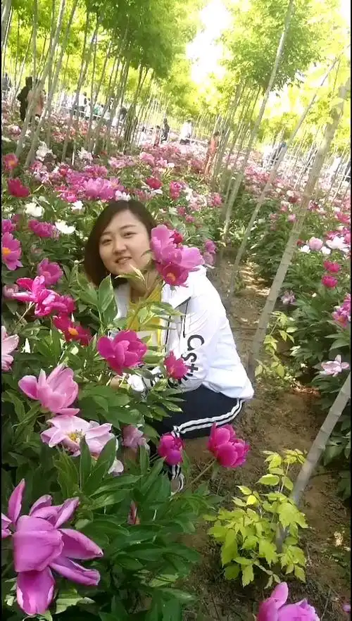 和闺女一起赏花来了,花美人更美!