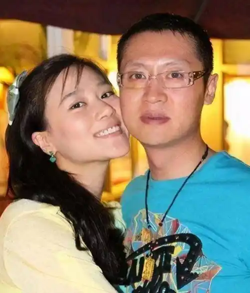 所幸当年高秀敏在演艺圈结识了好姐妹闫学晶,并给予了她很大的帮助,在