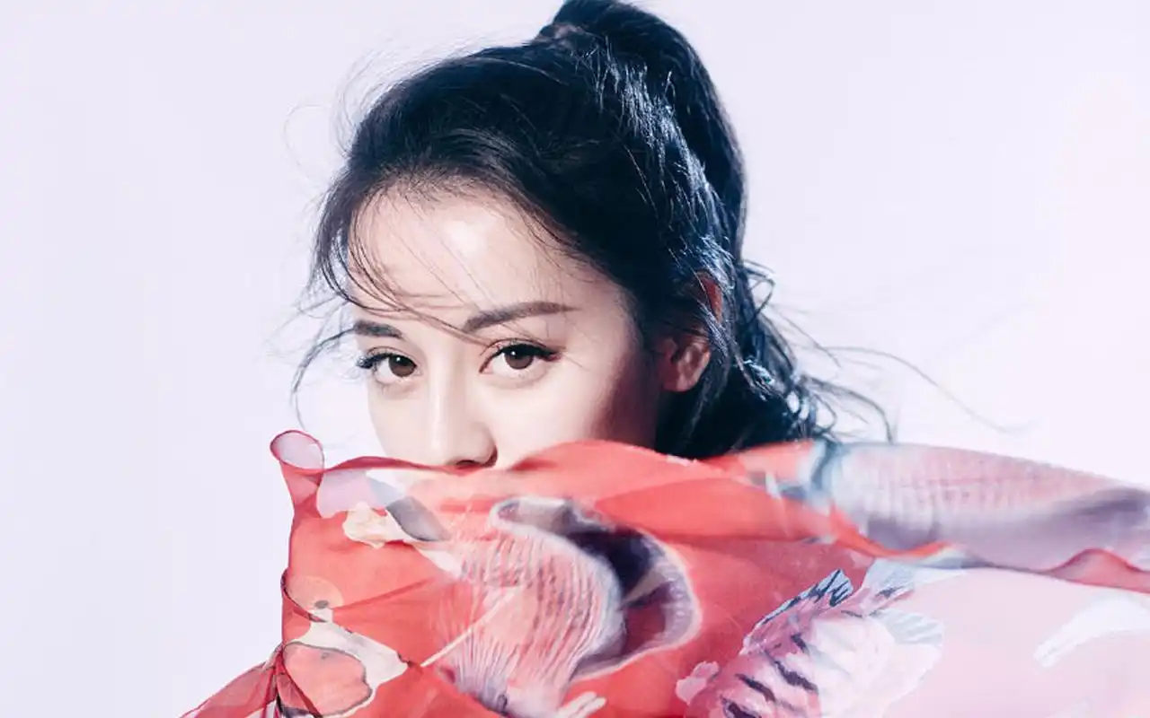 美女明星迪丽热巴壁纸时尚养眼的胖迪