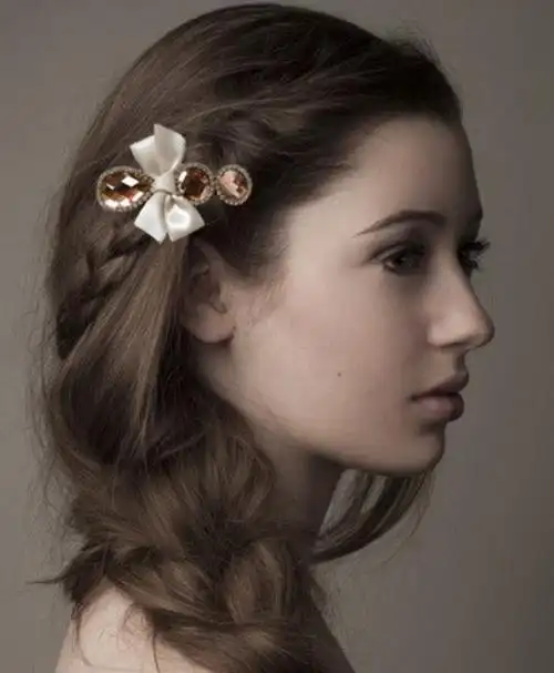 最新盘发发型图片精选