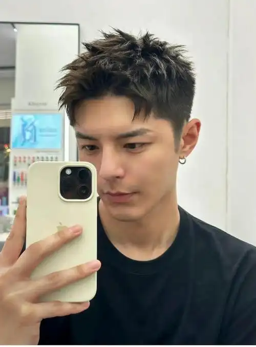 男士造型烫:时尚新潮流的魅力演绎|发型|烫发|脸型|中长发|时尚元素